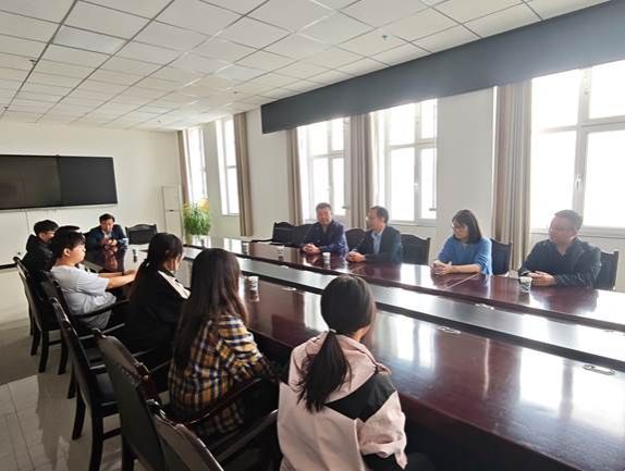 20250928365英国上市公司赴张掖市职教中心等实习单位看望实习员工